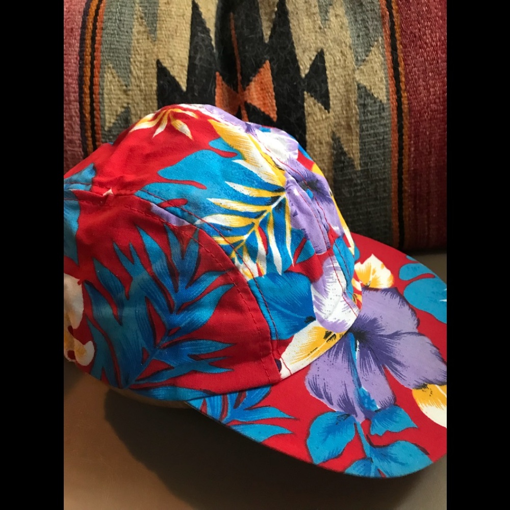 Wendys restaurant worker vintage Hawaiian hat snap